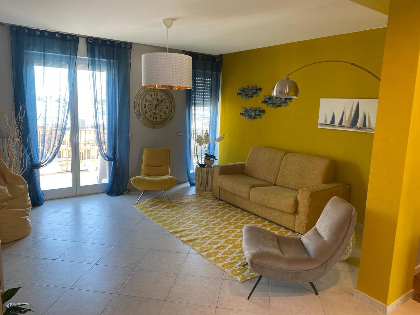 Faro Sul Mare Luxury Apartment - Zona Fiera Bari Exterior photo